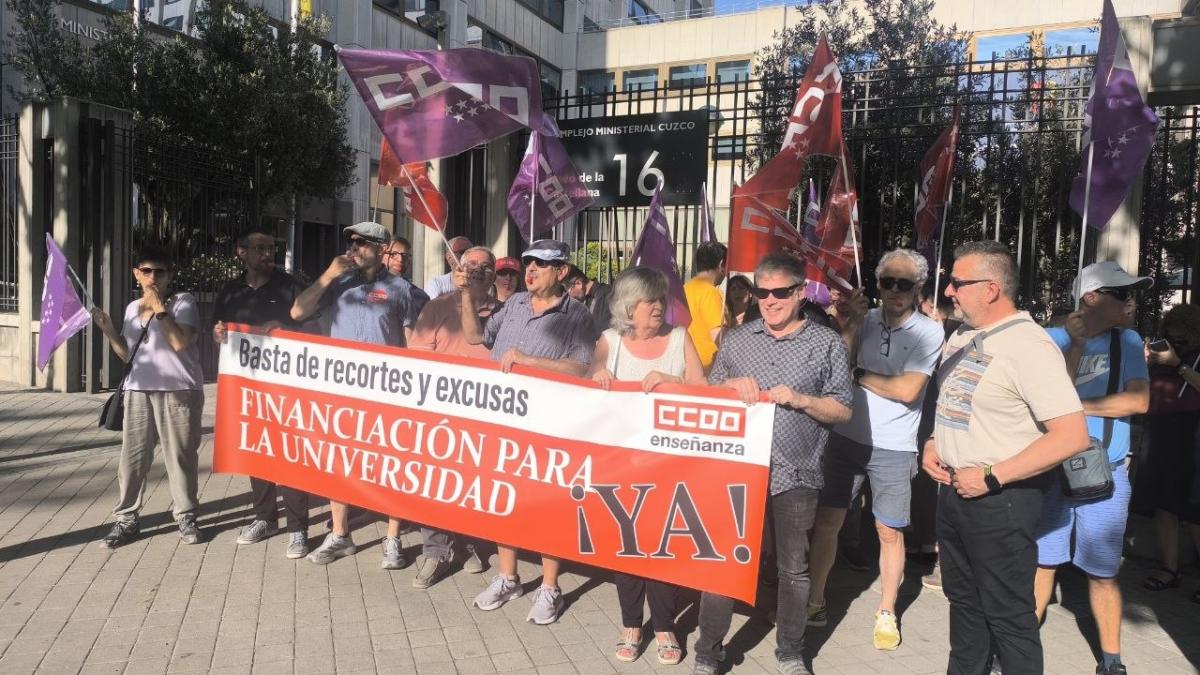 CCOO es manifesta davant el ministeri a favor d 'una Universitat pública de qualitat